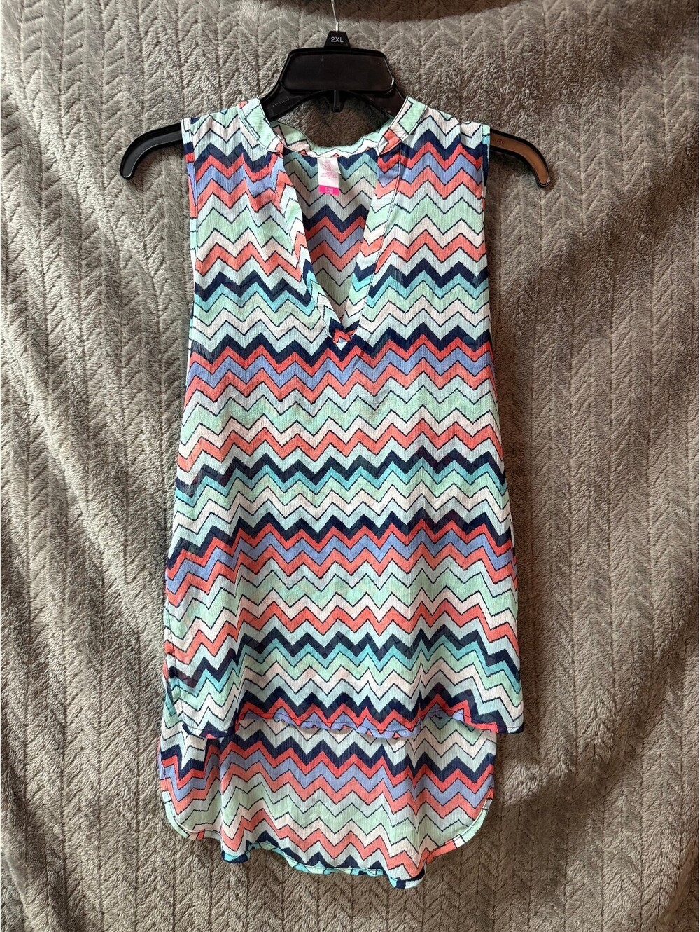 BCX Sleeveless Chevron Print Blouse Size S
